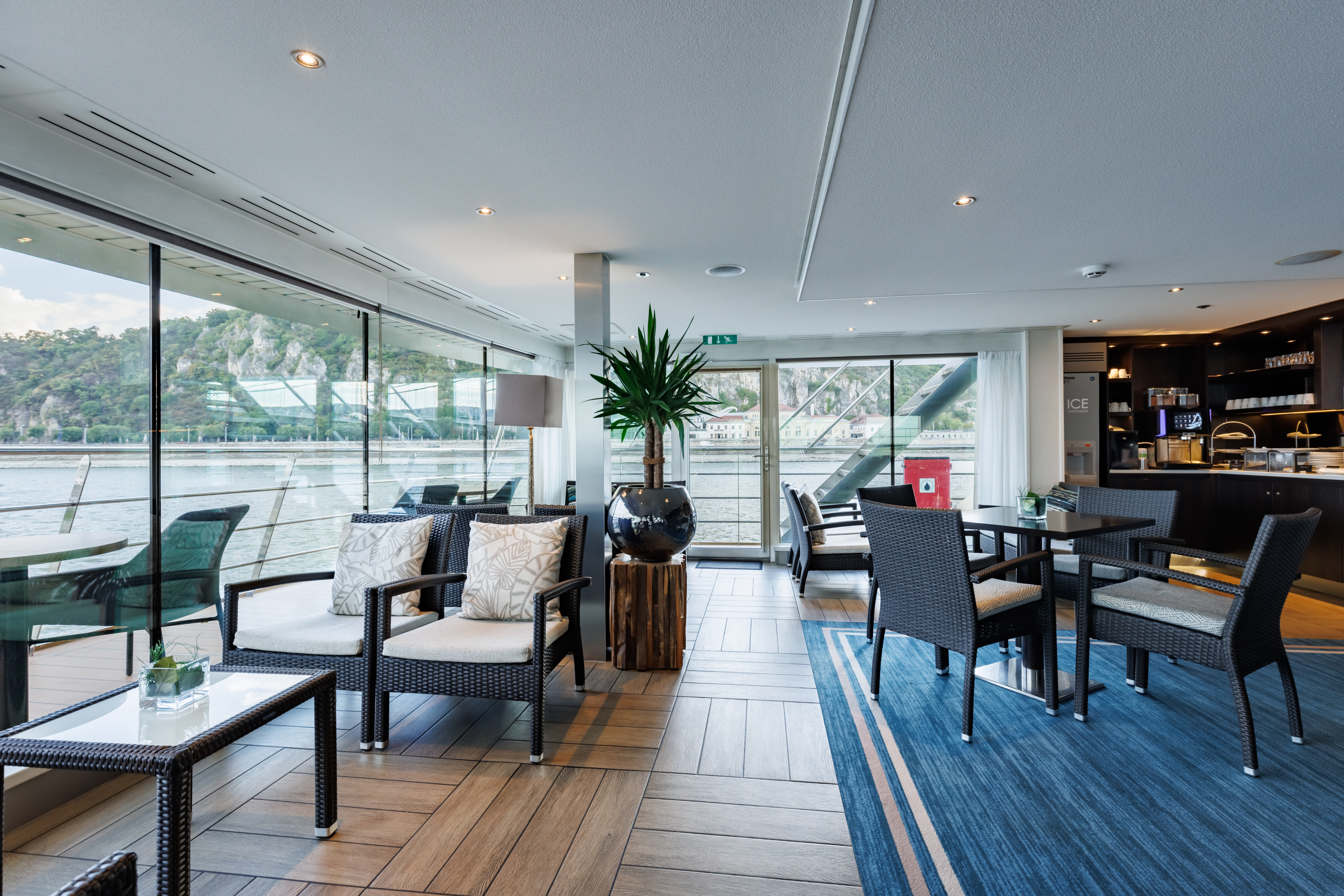 Avalon Tranquility II - Club Lounge